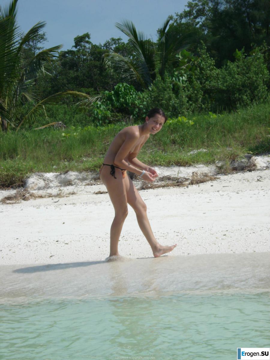 resting naked on the beach. Photo 39
