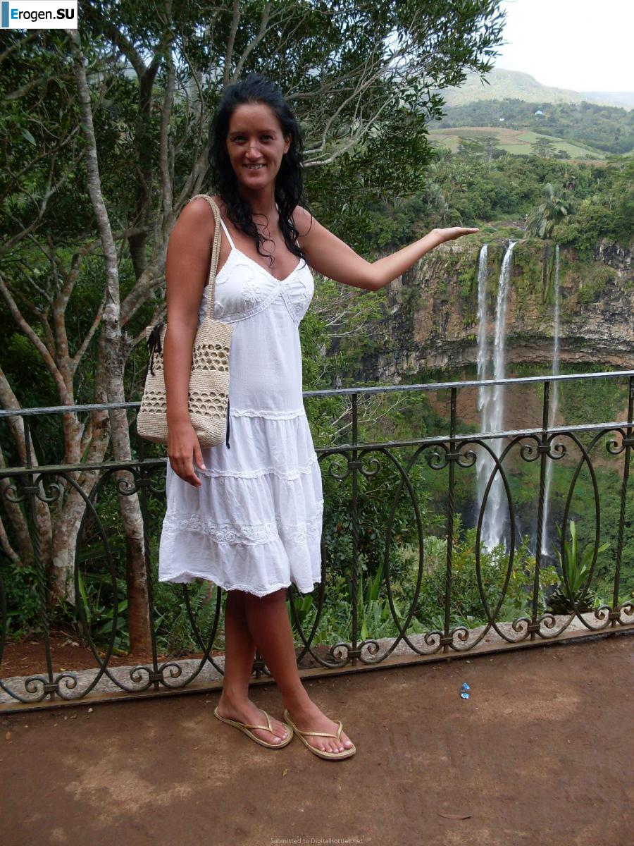 striptease on the beach. Photo 32