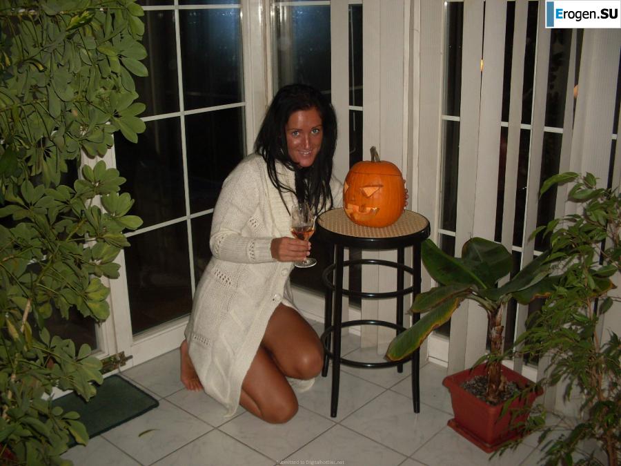 striptease on the beach. Photo 34