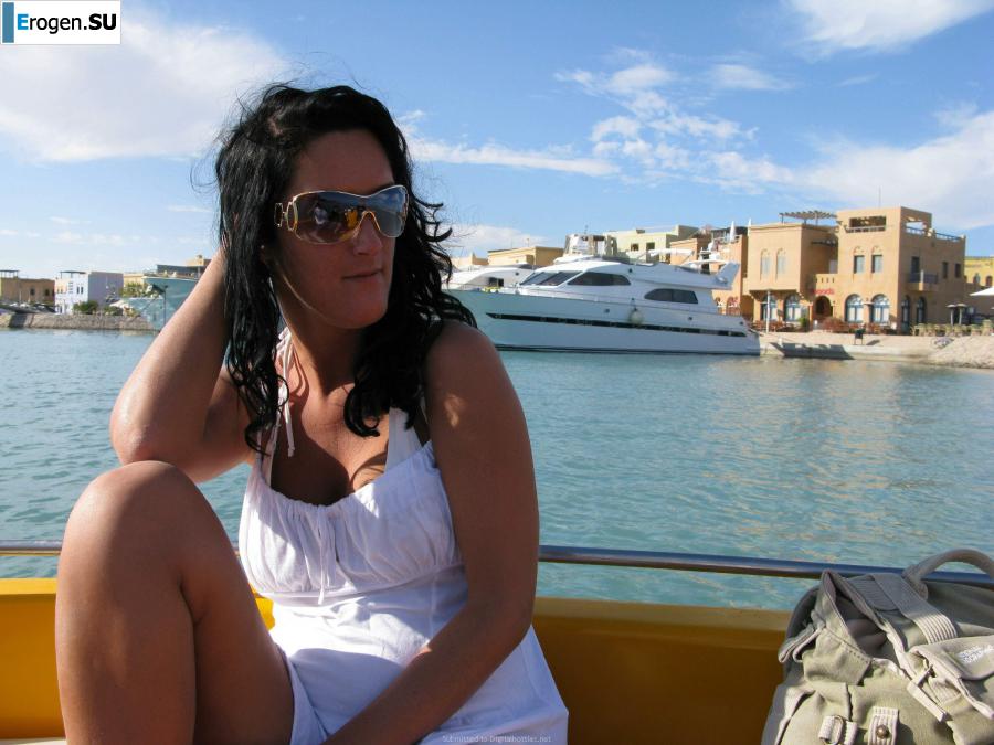 striptease on the beach. Photo 36