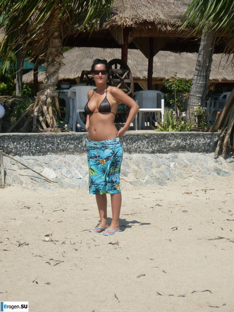 striptease on the beach. Photo 6