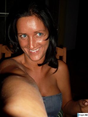 striptease on the beach. Thumb 18