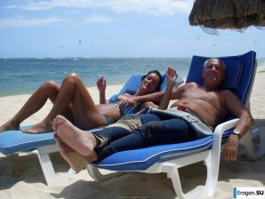 striptease on the beach. Thumb 23