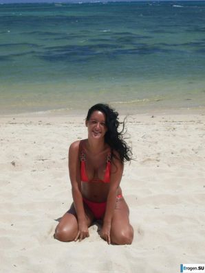 striptease on the beach. Thumb 25