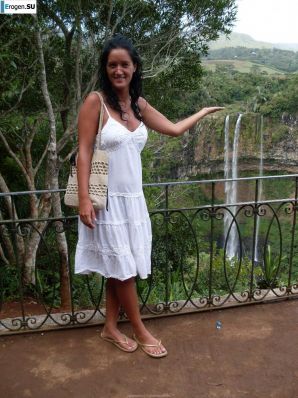 striptease on the beach. Thumb 32