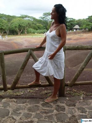 striptease on the beach. Thumb 33