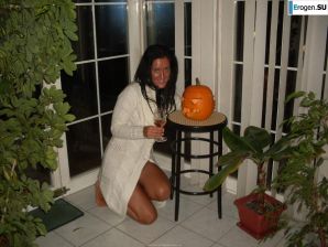 striptease on the beach. Thumb 34