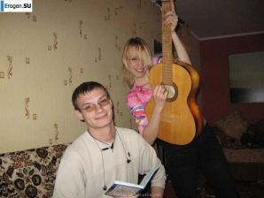 hut students party. Thumb 10