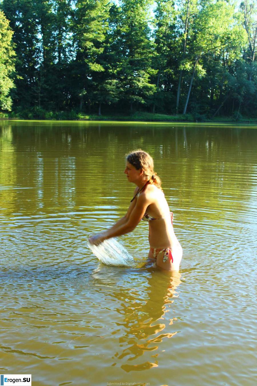 naked girls on the lake. Photo 23