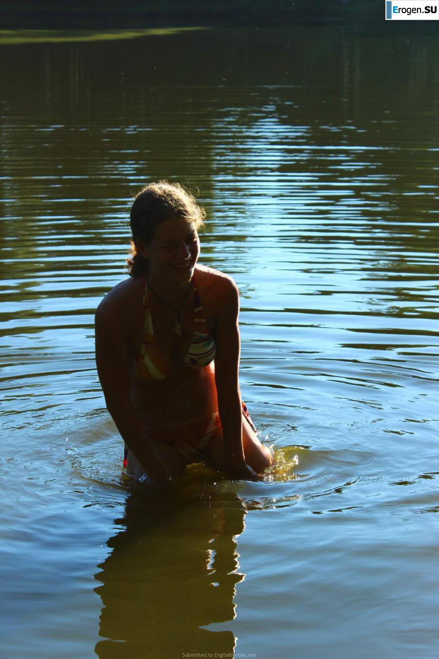 naked girls on the lake. Photo 4