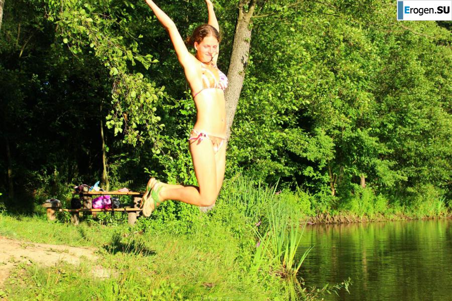 naked girls on the lake. Photo 9