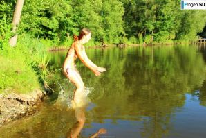 naked girls on the lake. Thumb 15