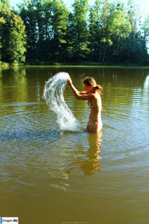 naked girls on the lake. Thumb 19