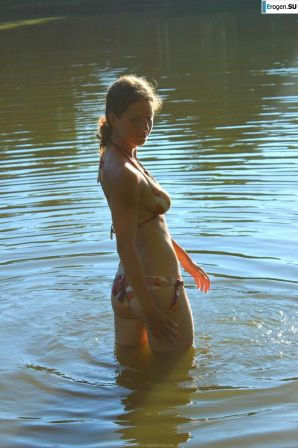 naked girls on the lake. Thumb 7