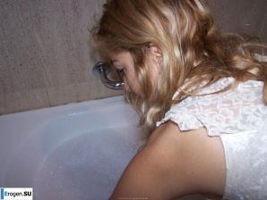 striptease lesbians. Thumb 35