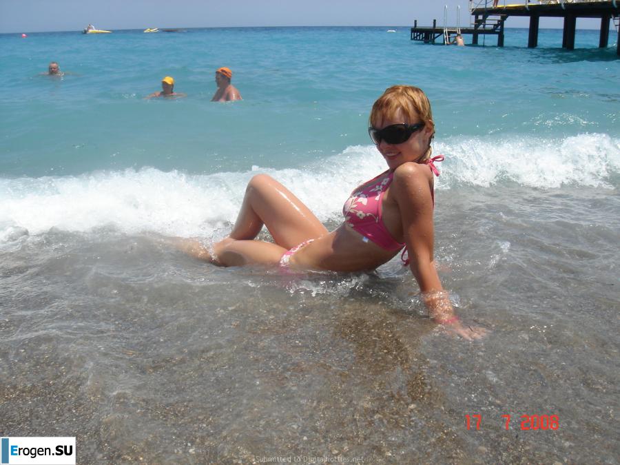 blonde poses for boys. Photo 15