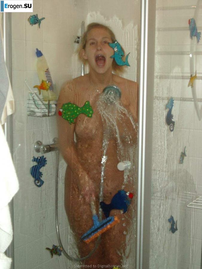 Naked and cheerful. Photo 18