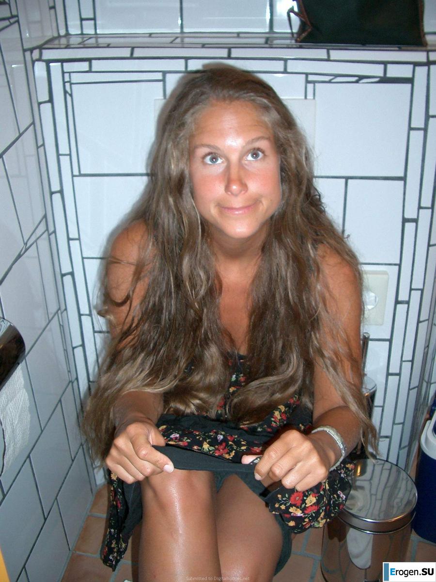 Naked and cheerful. Photo 24