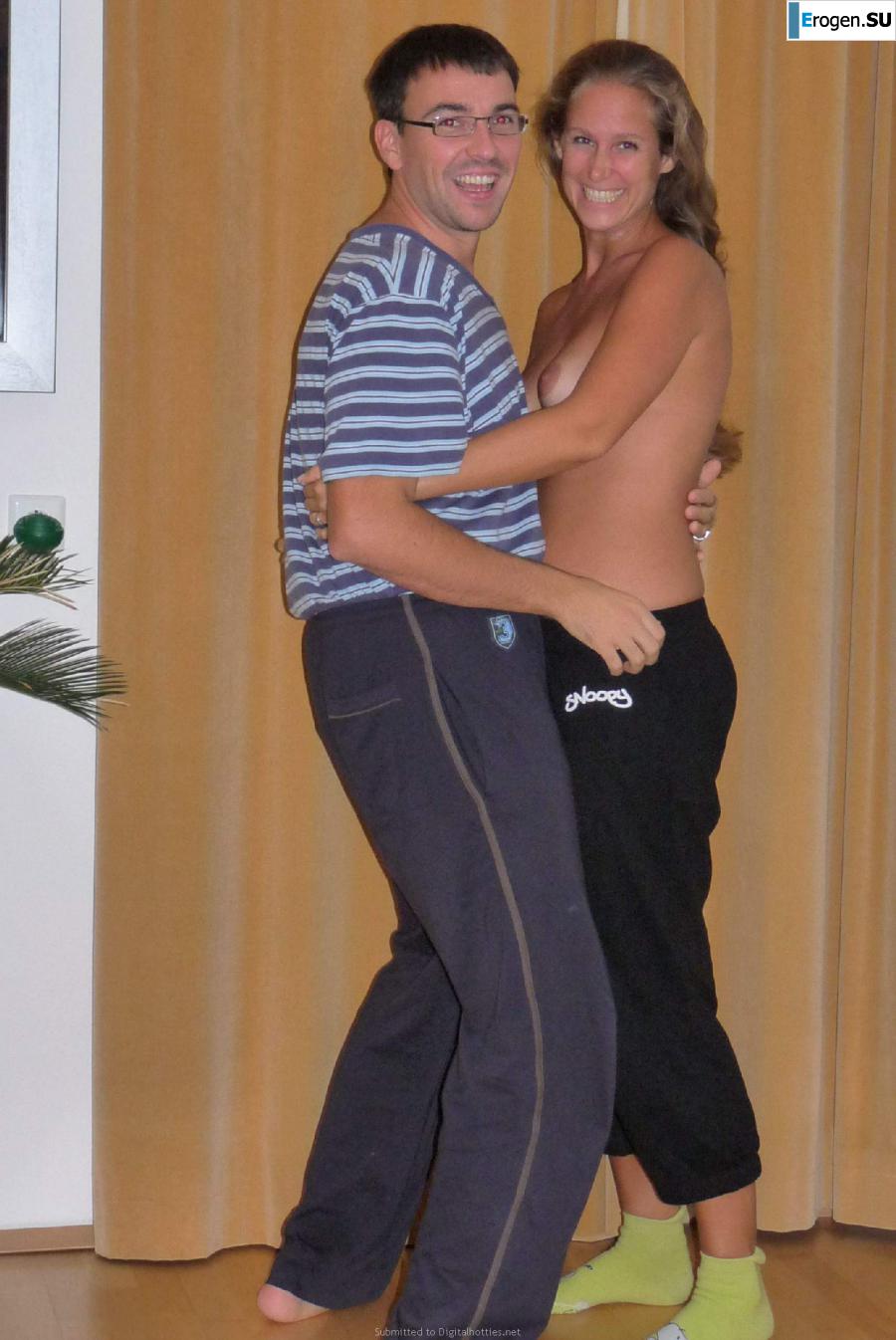 Naked and cheerful. Photo 27