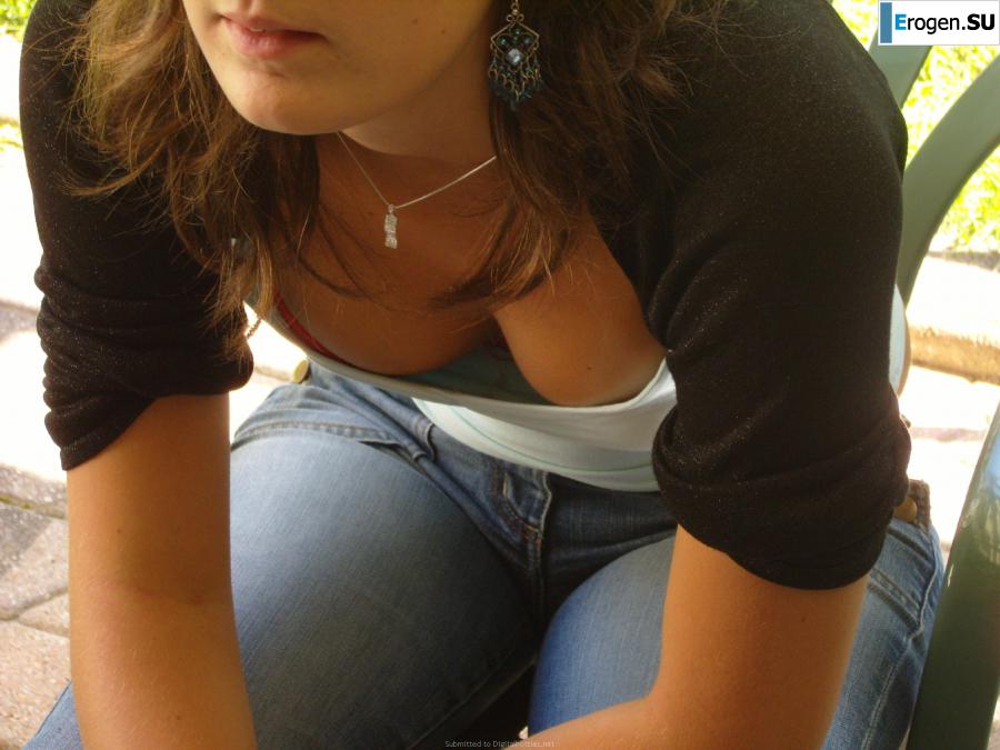 sleepy naked brunette. Photo 7