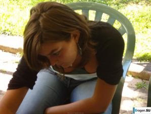 sleepy naked brunette. Thumb 6