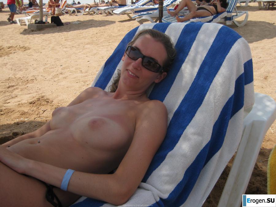 загорает голая. Фото 4
