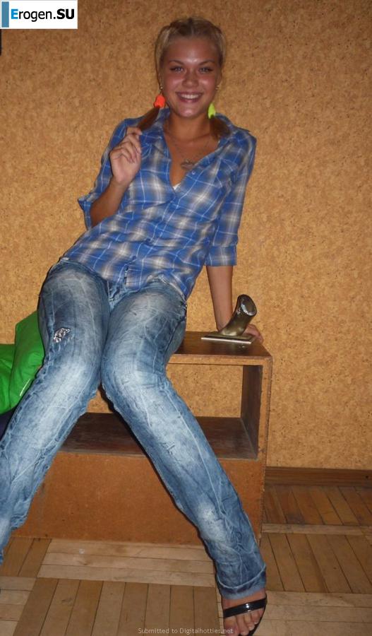 Молодая голая студентка. Фото 10