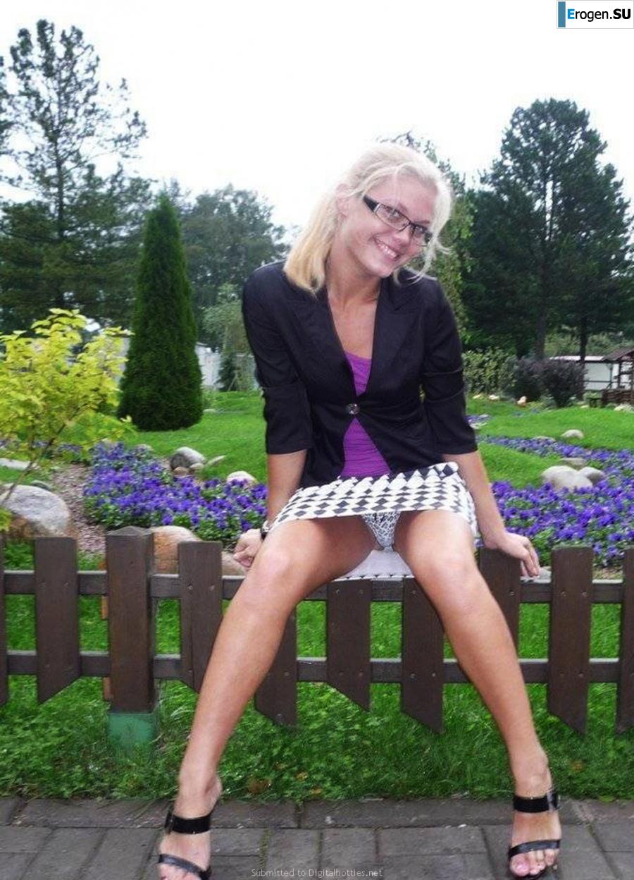 Молодая голая студентка. Фото 17