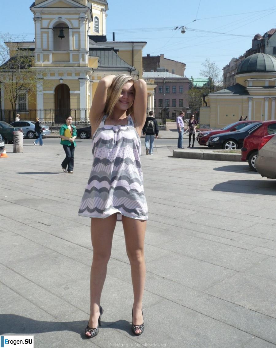 Молодая голая студентка. Фото 18