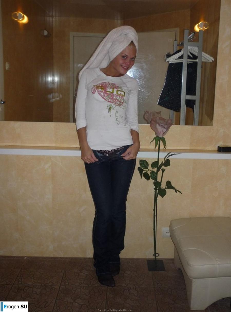 Молодая голая студентка. Фото 19