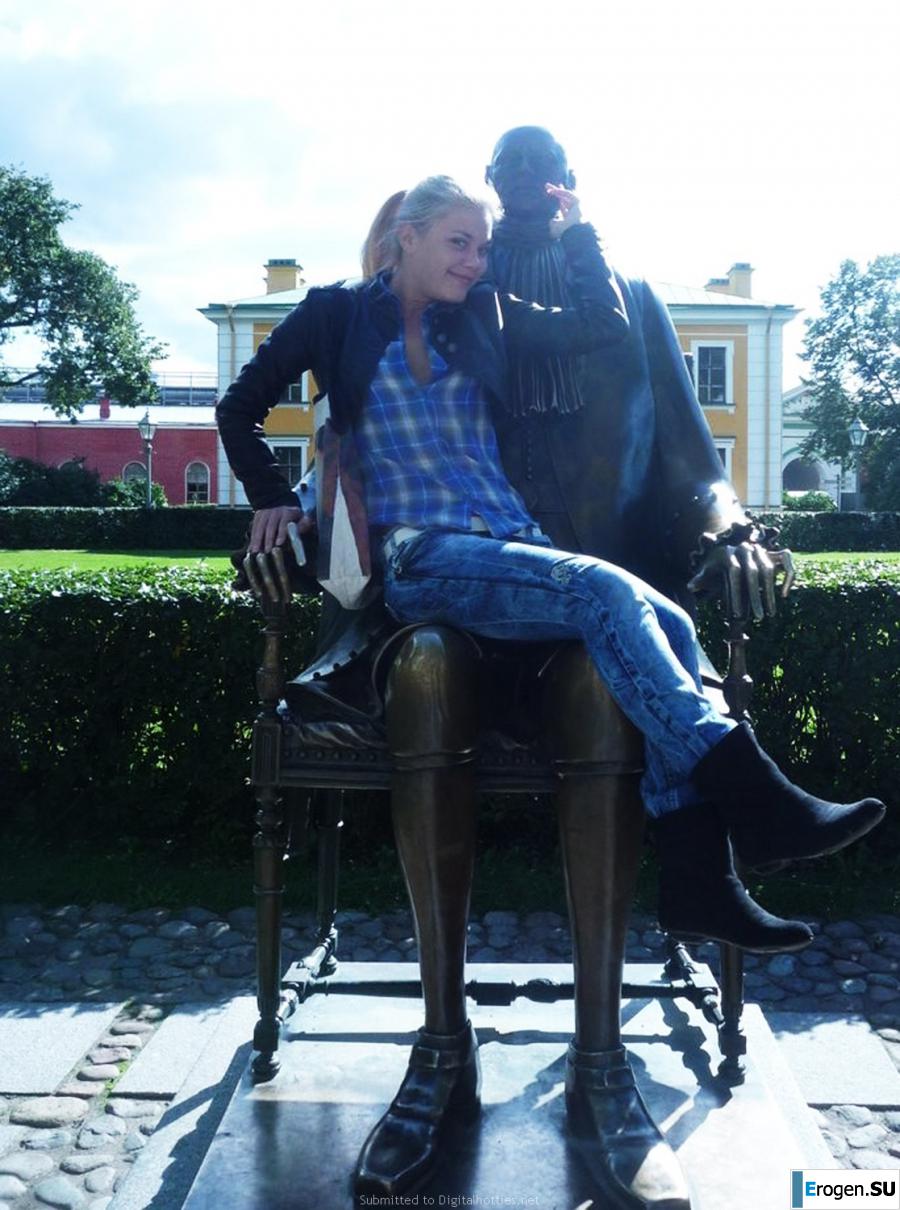 Молодая голая студентка. Фото 6