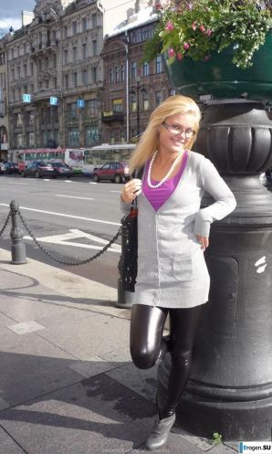 Молодая голая студентка. Эскиз 22