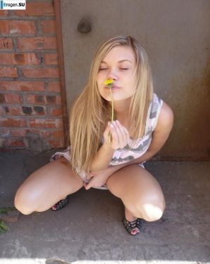 Молодая голая студентка. Эскиз 27