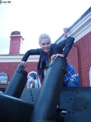 Молодая голая студентка. Эскиз 5