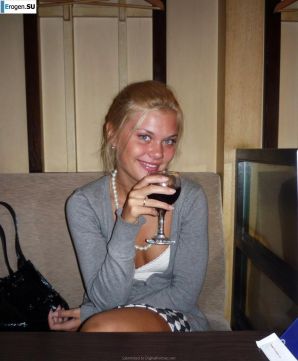 Молодая голая студентка. Эскиз 7