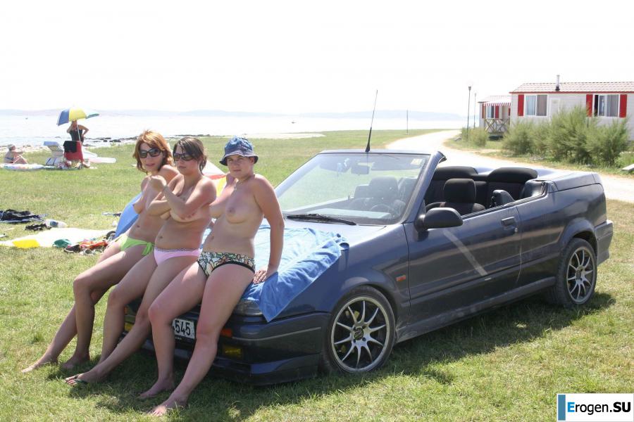 Девочки обнажились на природе. Фото 9