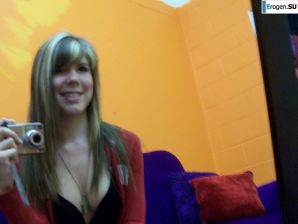 young selfie strip. Thumb 39