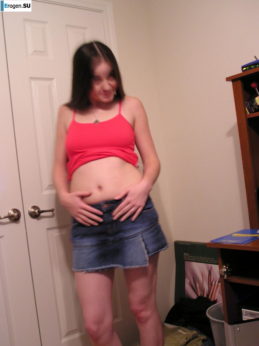 posing in front of a girlfriend. Part 2. Photo 14