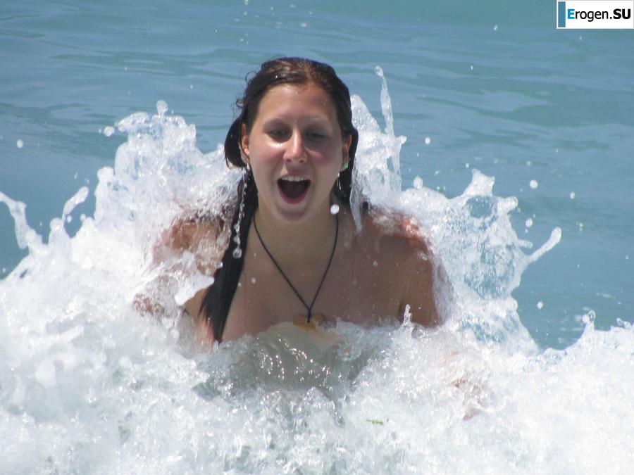 сиськи на пляже. Фото 4