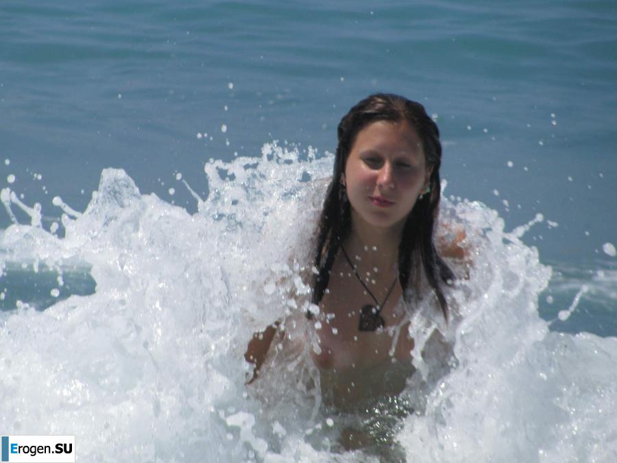 сиськи на пляже. Фото 6