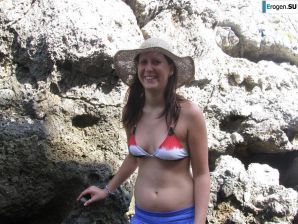 сиськи на пляже. Эскиз 10