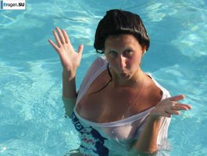 сиськи на пляже. Эскиз 26