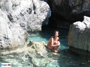 сиськи на пляже. Эскиз 37