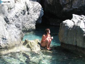 сиськи на пляже. Эскиз 38