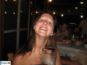 сиськи на пляже. Эскиз 8