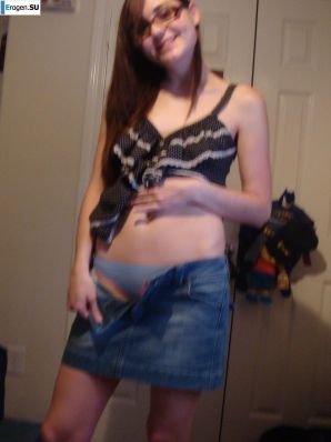 позирует перед подружкой. Часть 3. Эскиз 39