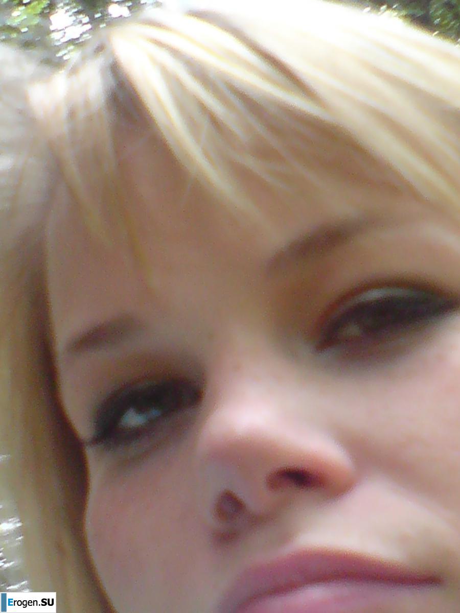 girl and guy with the euro round. Photo 36