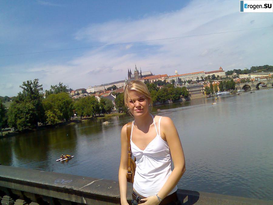 girl and guy with the euro round. Photo 9