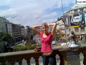 girl and guy with the euro round. Thumb 11