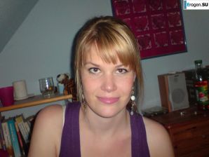 girl and guy with the euro round. Thumb 21